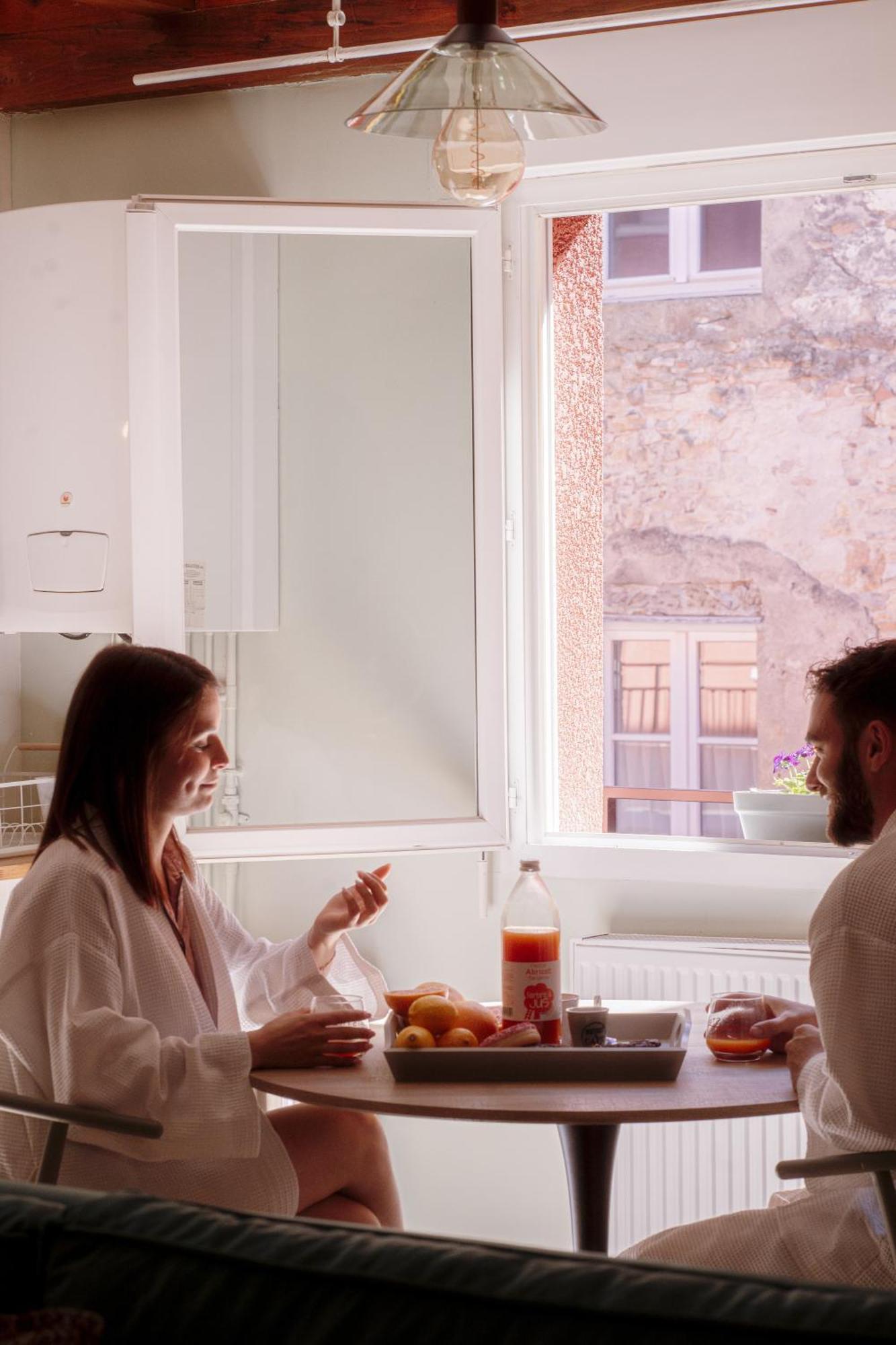 Appart Hotel Le 8 La Suite & Spa - Parking Gratuit - Macon Bagian luar foto